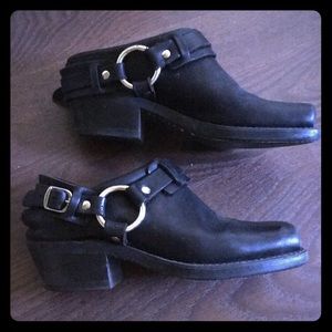 CARSON CLOGS BY FRYE